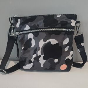 ShortyLOVE Amuse Medium Crossbody Bag In Black And Gray Camo